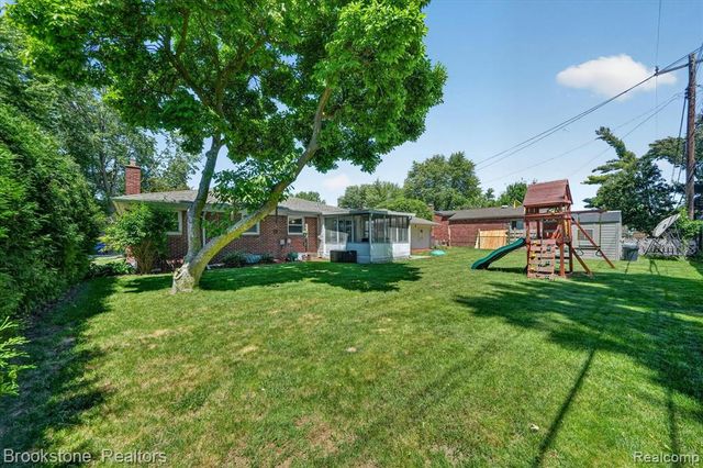 23784 Linne Street, Clinton Township, MI 48035