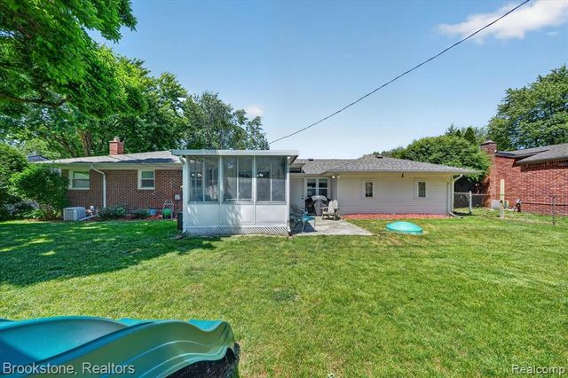 23784 Linne Street, Clinton Township, MI 48035