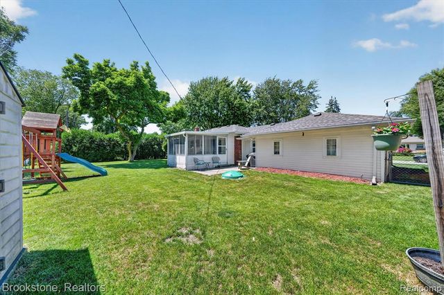 23784 Linne Street, Clinton Township, MI 48035