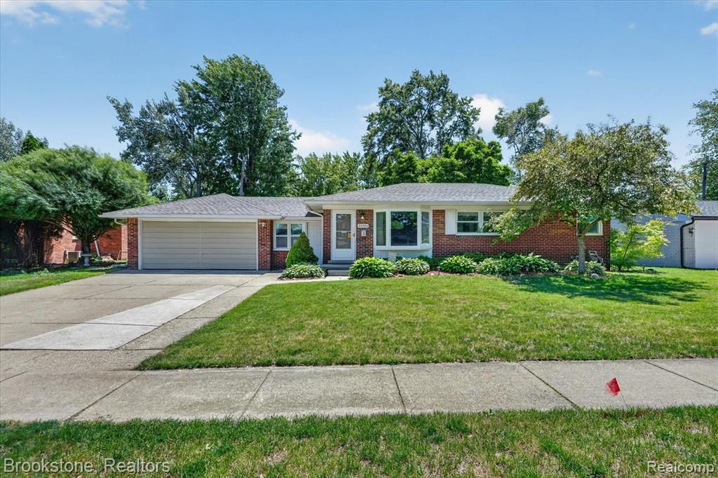 23784 Linne Street, Clinton Township, MI 48035