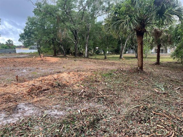 17 Rosevelt Ave, Lehigh Acres, FL 33936