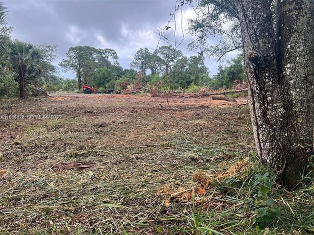 17 Rosevelt Ave, Lehigh Acres, FL 33936