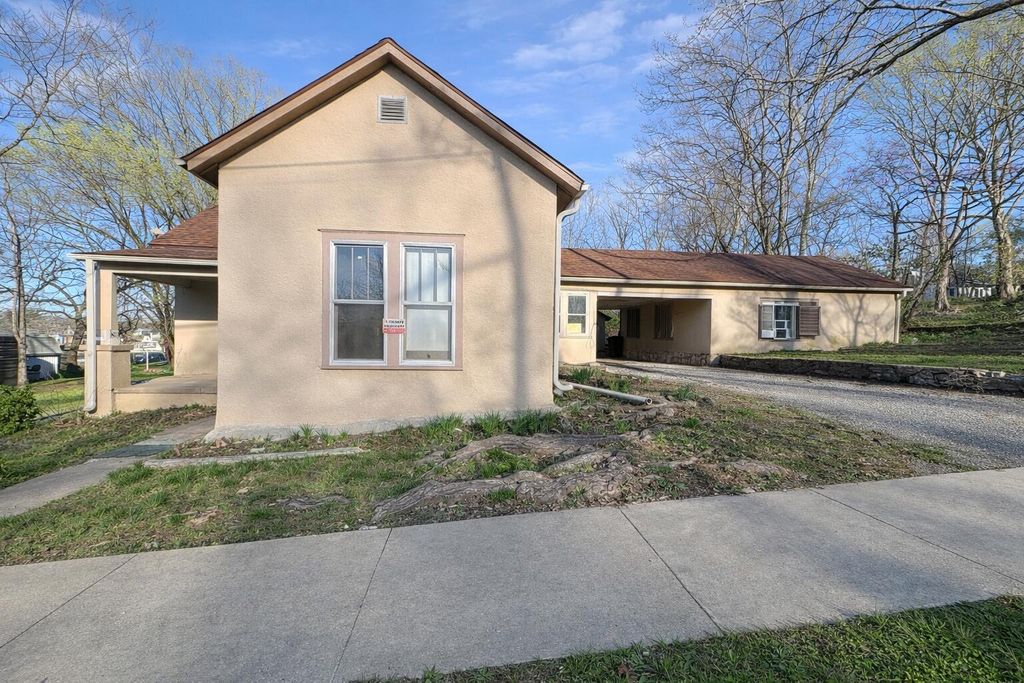 408 Walnut Street, West Plains, MO 65775