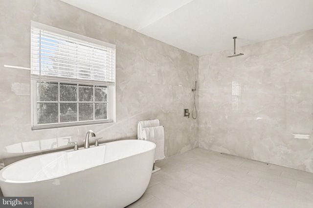 6507 LIPTAK DR, Harrisburg, PA 17112