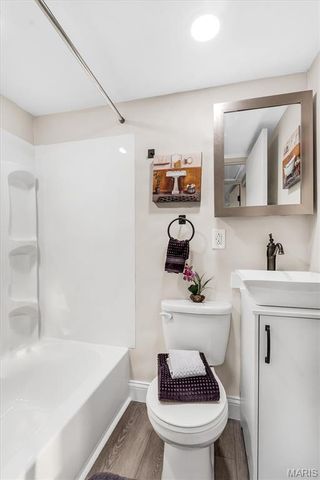 2420 E Milton Avenue R, Overland, MO 63114