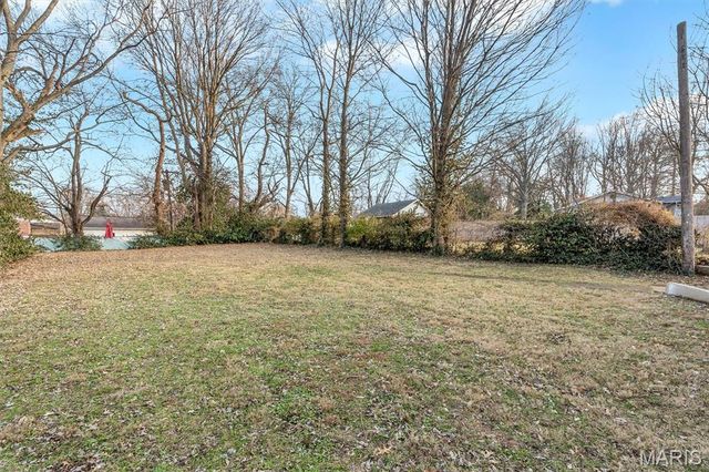 2420 E Milton Avenue R, Overland, MO 63114