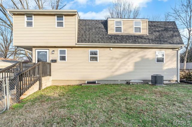 2420 E Milton Avenue R, Overland, MO 63114