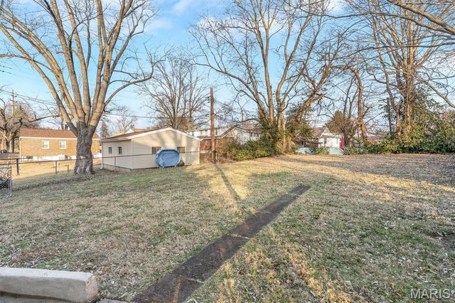 2420 E Milton Avenue R, Overland, MO 63114