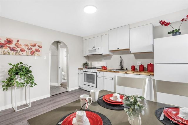 2420 E Milton Avenue R, Overland, MO 63114