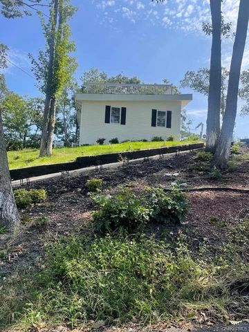 94 Dawn Road, Rocky Point, NY 11778