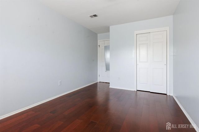 209 Newport Court, Fords, NJ 08863