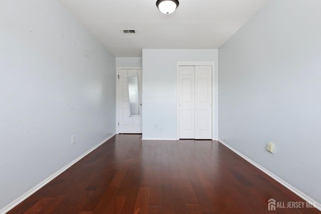 209 Newport Court, Fords, NJ 08863