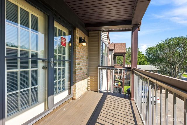 209 Newport Court, Fords, NJ 08863