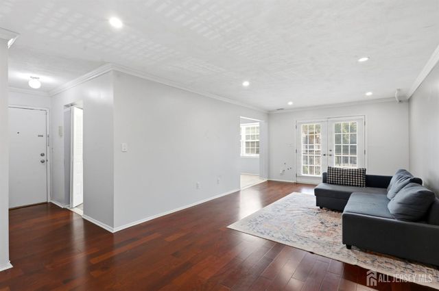 209 Newport Court, Fords, NJ 08863