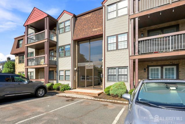209 Newport Court, Fords, NJ 08863