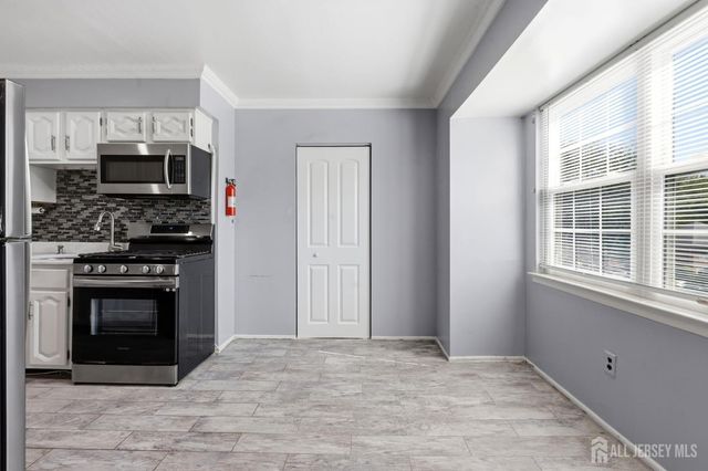 209 Newport Court, Fords, NJ 08863