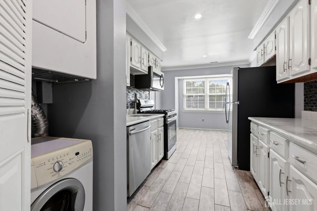 209 Newport Court, Fords, NJ 08863