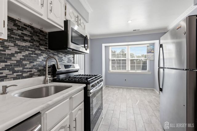 209 Newport Court, Fords, NJ 08863