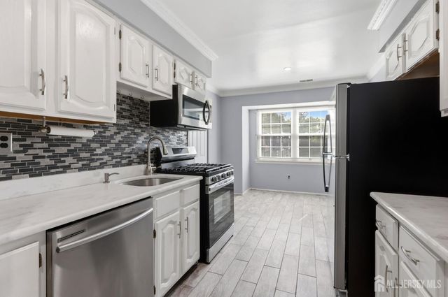 209 Newport Court, Fords, NJ 08863