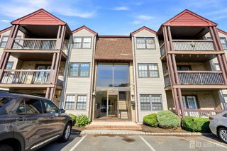 209 Newport Court, Fords, NJ 08863