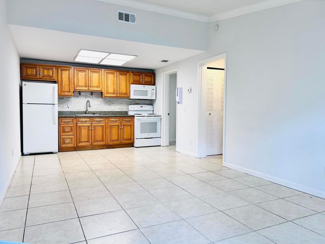 7168 SOUTHGATE Boulevard 7168, Tamarac, FL 33321