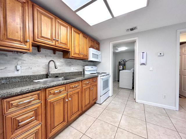7168 SOUTHGATE Boulevard 7168, Tamarac, FL 33321