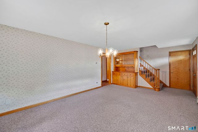 10 Helena Lane, Windsor Locks, CT 06096