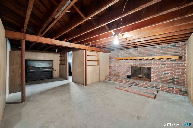 10 Helena Lane, Windsor Locks, CT 06096