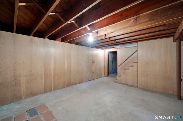 10 Helena Lane, Windsor Locks, CT 06096