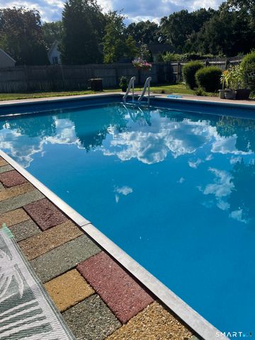 10 Helena Lane, Windsor Locks, CT 06096