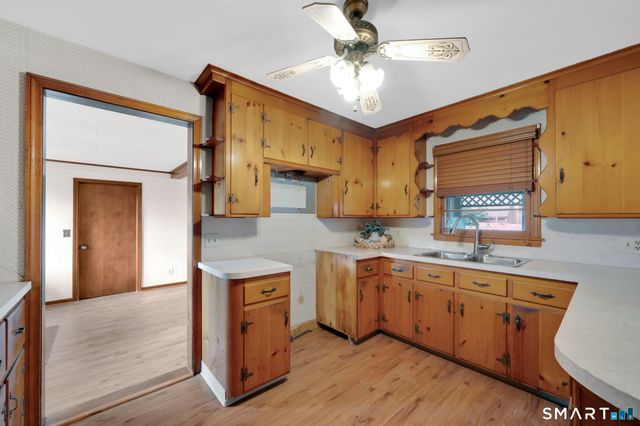 10 Helena Lane, Windsor Locks, CT 06096