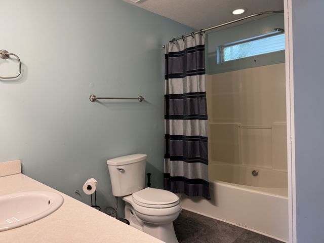 1011 Lassiter Dr, Goodlettsville, TN 37072