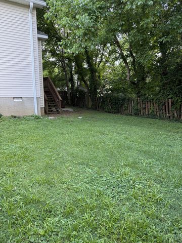 1011 Lassiter Dr, Goodlettsville, TN 37072