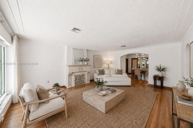 739 Lakeview Dr, Miami Beach, FL 33140