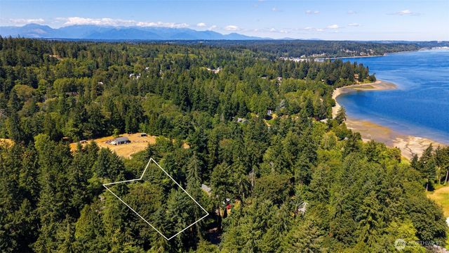 7591 Grahns Lane NE, Bremerton, WA 98311