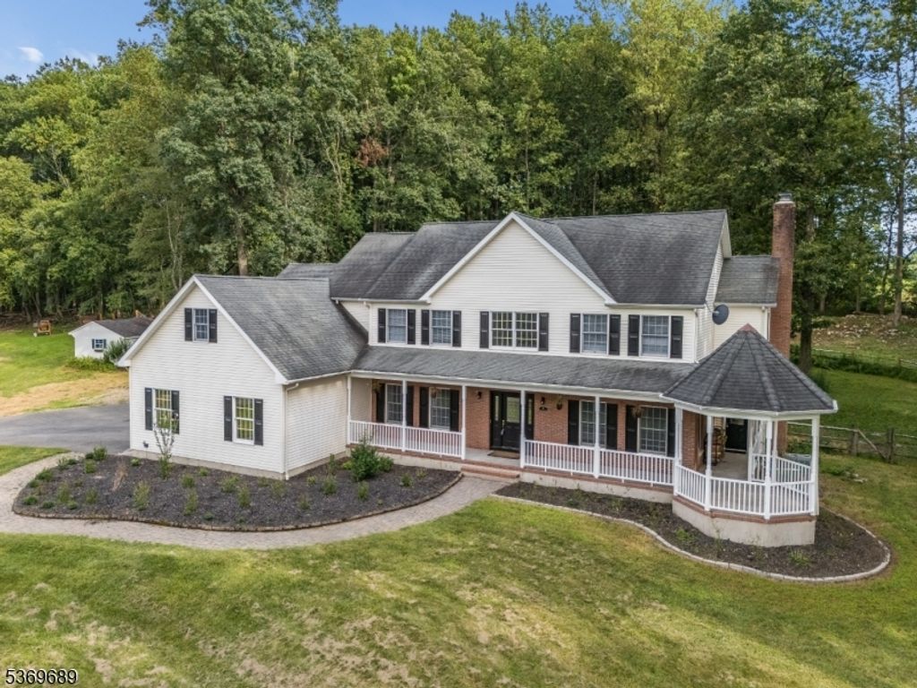 7 Berkshire Way, Holland Twp., NJ 08848