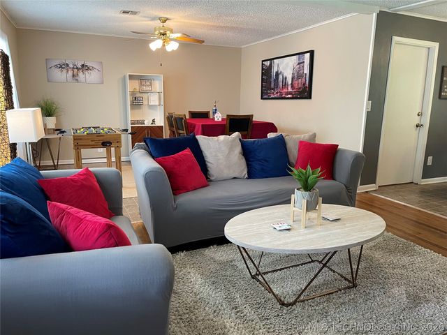 101 E 7th Street, Owasso, OK 74055