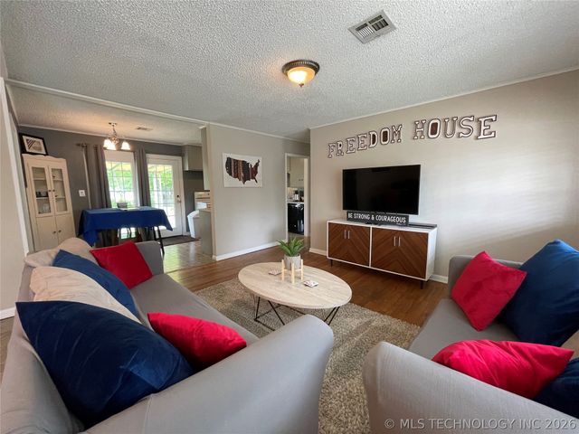 101 E 7th Street, Owasso, OK 74055