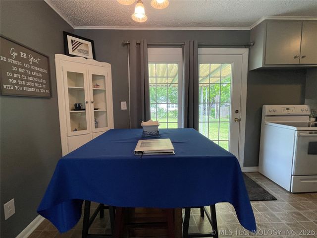 101 E 7th Street, Owasso, OK 74055