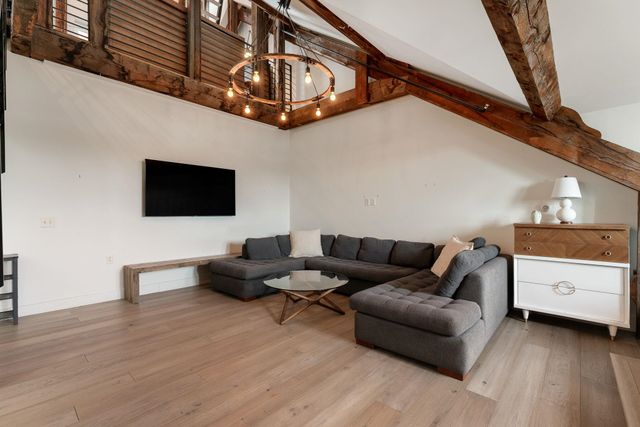 375 North Ave Apt 503, Burlington, VT 05401
