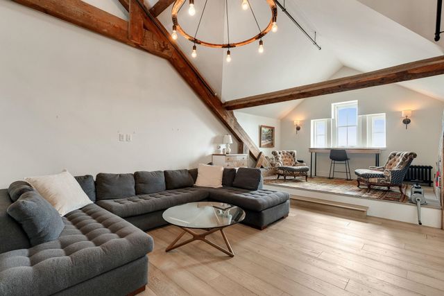 375 North Ave Apt 503, Burlington, VT 05401