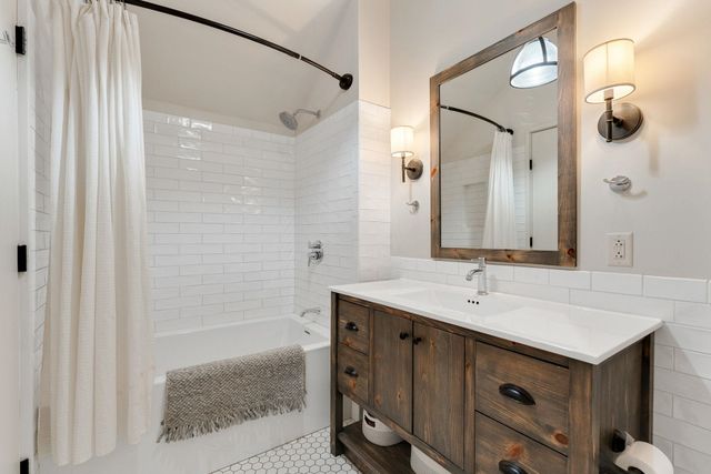 375 North Ave Apt 503, Burlington, VT 05401