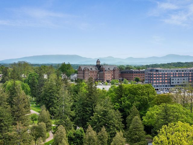 375 North Ave Apt 503, Burlington, VT 05401
