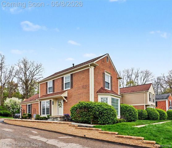 1118 Kings Cove Drive, Rochester Hills, MI 48306