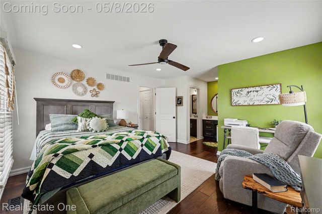 1118 Kings Cove Drive, Rochester Hills, MI 48306