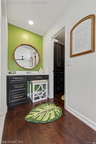 1118 Kings Cove Drive, Rochester Hills, MI 48306