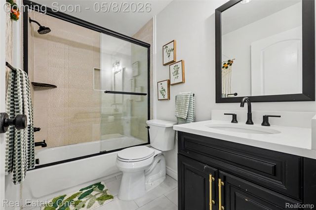 1118 Kings Cove Drive, Rochester Hills, MI 48306