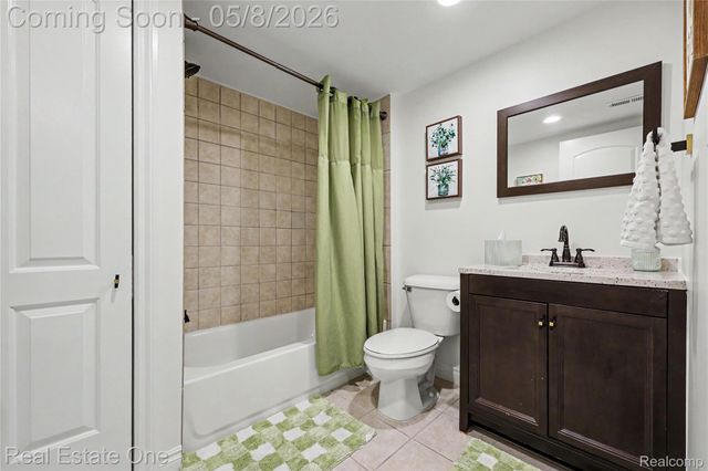 1118 Kings Cove Drive, Rochester Hills, MI 48306
