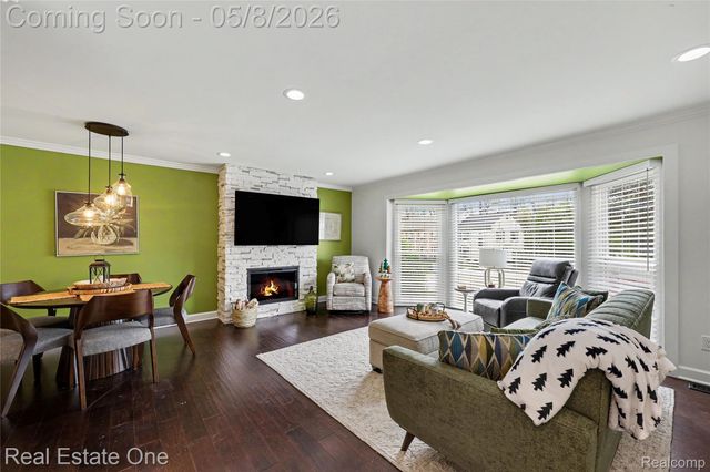 1118 Kings Cove Drive, Rochester Hills, MI 48306