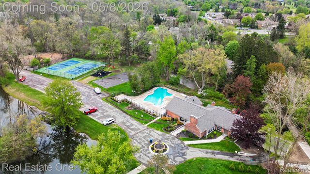 1118 Kings Cove Drive, Rochester Hills, MI 48306